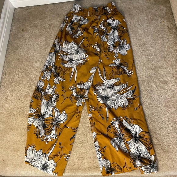 Flowy Floral Pants - Extra Large - Picture 4 of 4